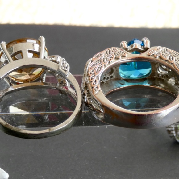 Group of Costume Jewelry Rings - Picture 7 of 11